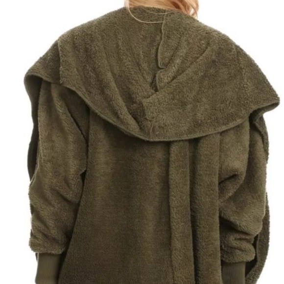 SOLD OUT  t-Party Fuzzy Cardigan Jacket - Picture 7 of 8